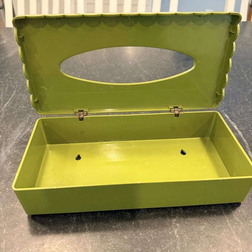 Vintage Avocado Green Tissue Box Holder Scalloped Edge Plastic Box Bathroom